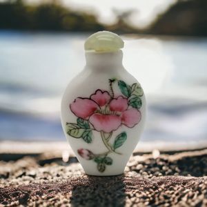 Chinese Porcelain Snuff Bottle Old Famille Rose Design Jade Stopper Signed EUC